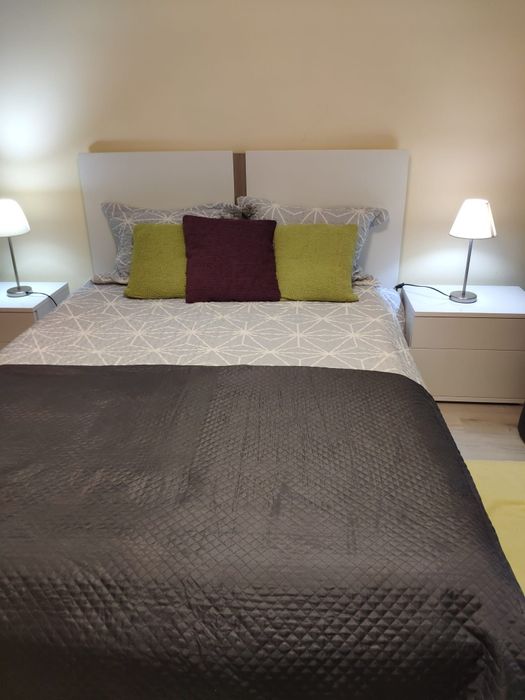 Cama casal 150x200 cm com colchão recente