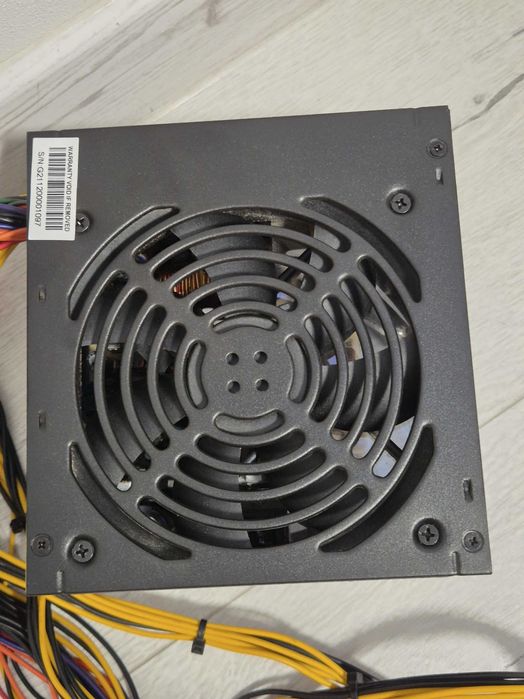 свіжий блок живлення 600W QUBE (4+4 CPU. 6+2 GPU). Trade-IN