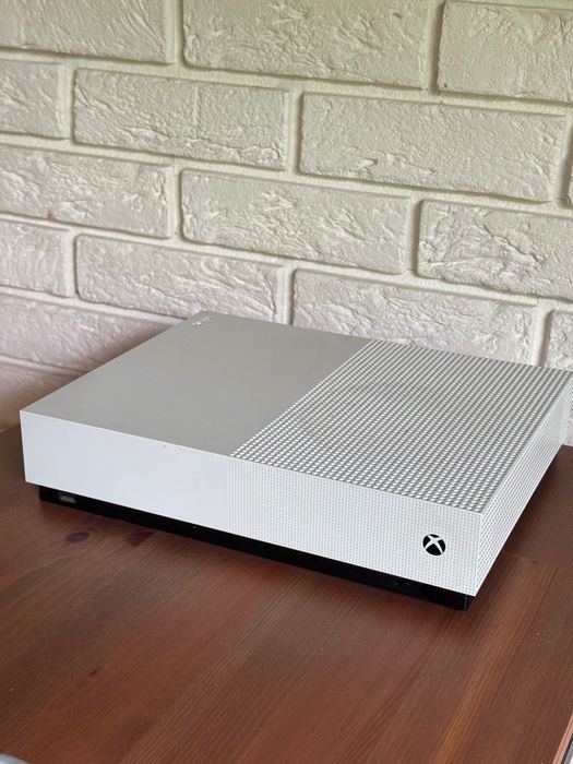 Xbox One S All-Digital Edition 1TB + Kontroler nowszy (srebrno złoty)