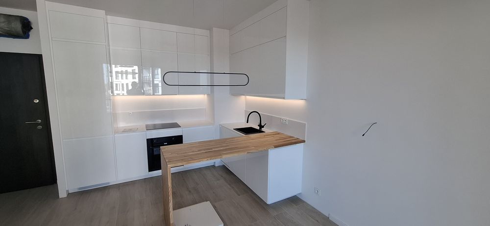 Montaż mebli z paczek.