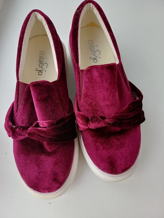 Чудові мокасини кросівки