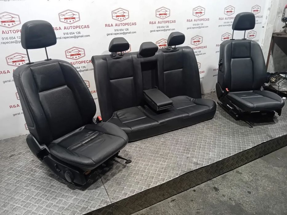 Conjunto de Bancos Mercedes Class C W204 Sedan em Pele Original