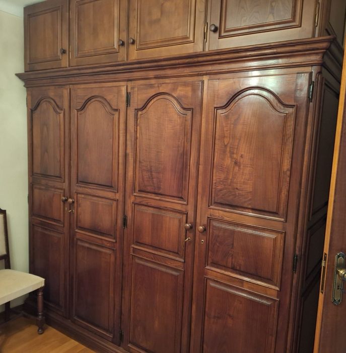 Móveis vintage em madeira maciça