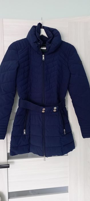 Piękna damska granatowa kurtka jesienna marki Guess xs