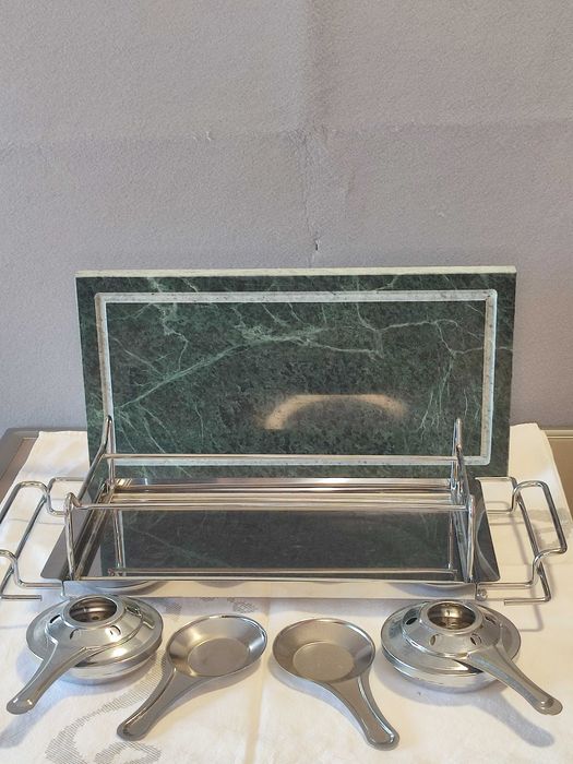 Grelhador Naco na Pedra em Mármore com Suporte Inox – Impecável