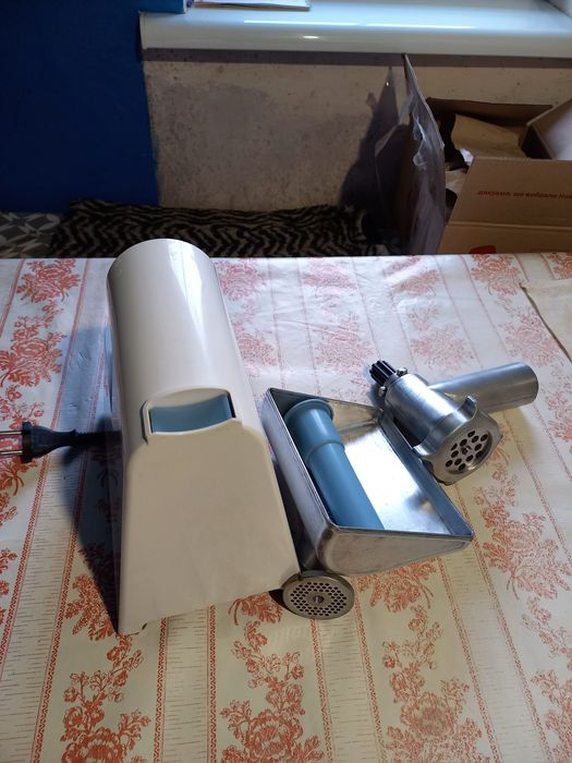 Мясорубка Браун 1300