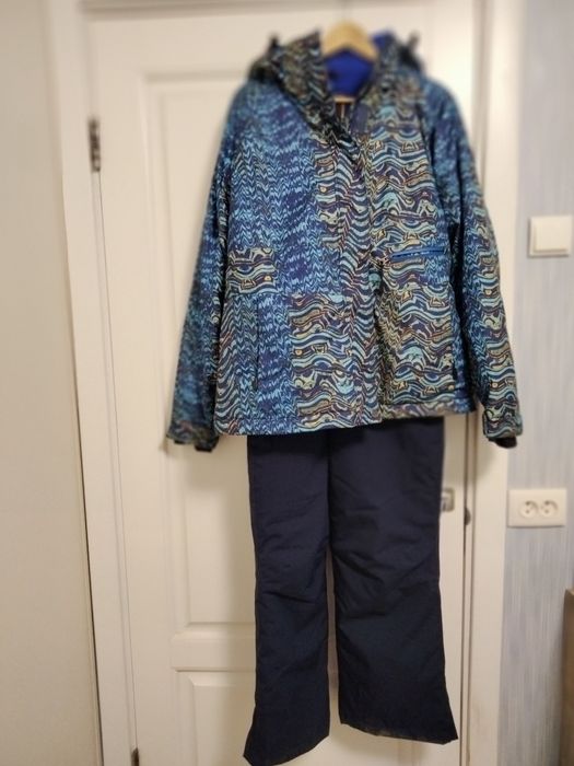 Продаю жіночий спортивний комтюм Burton