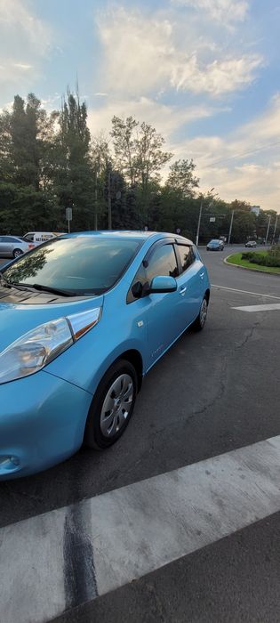 Продам автомобиль Nissan Leaf Ниссан Лиф blue голубой 10/12