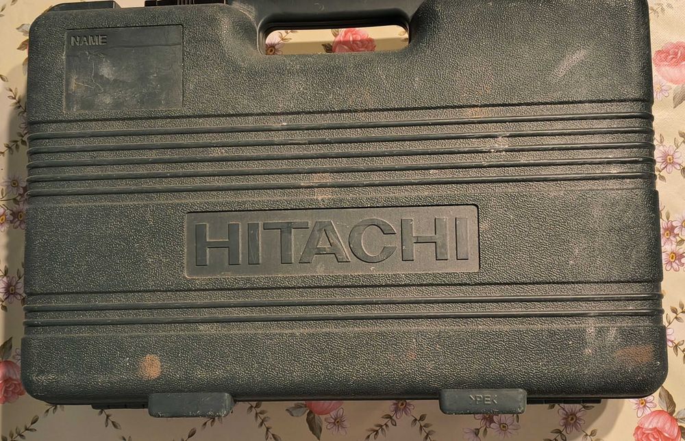 Wkrętarka Hitachi  + ładowarka + walizka+ latarka