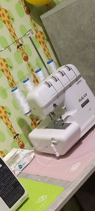 Оверлок побутовий isew 990