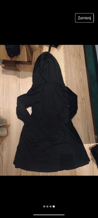 Modna sukienka z kapturem czarna superdry
