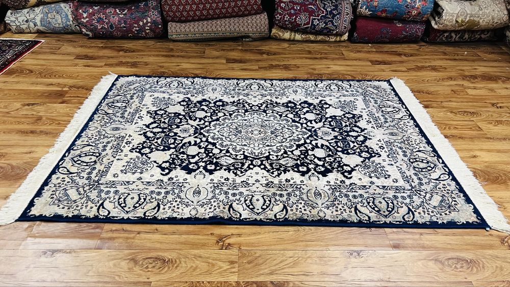 Piękny jedwabny dywan w stylu perskim 125 × 185 cm ponadczasowa elegencja