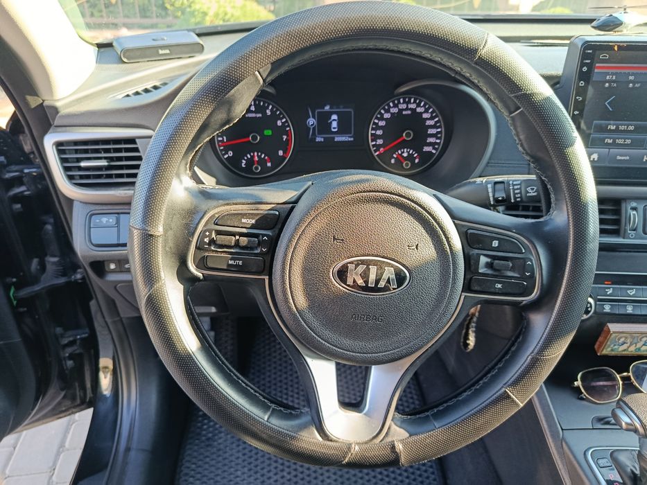 Авто KIA K5 2016 газ