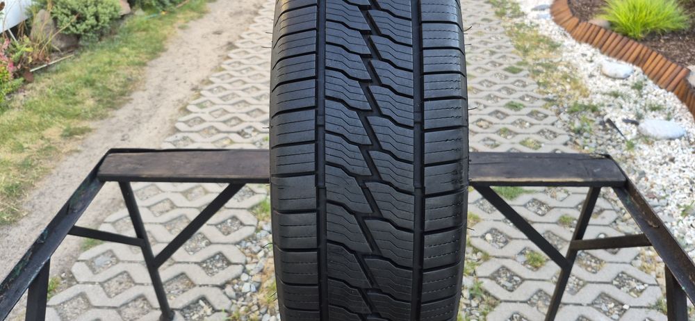215/70r15C 109/107S Firestone Vanhawk Multiseason z 2022r ładna.