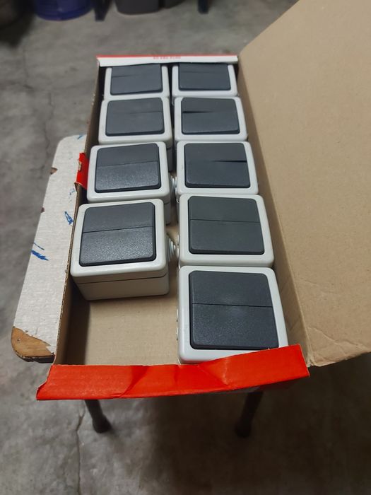 Legrand Plexo comutadores.64752202155778123