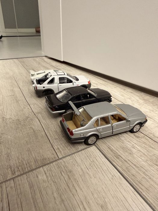 Zestaw 4 autek bmw mercedes land rover lamborghini