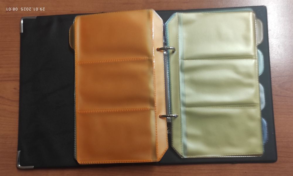 Продаю визитницу и пачку цветной бумаги А-4