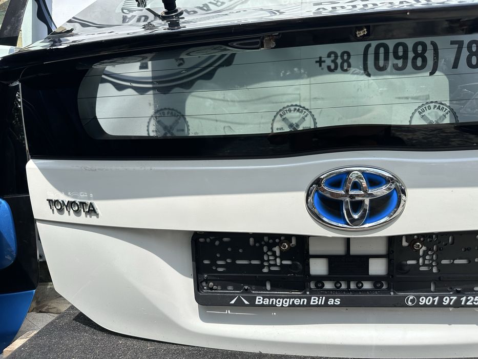 Кришка багажника, ляда, кляпа Toyota Prius 30 2010-2015