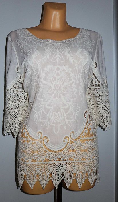 Elegancka bluzeczka z koronką 44