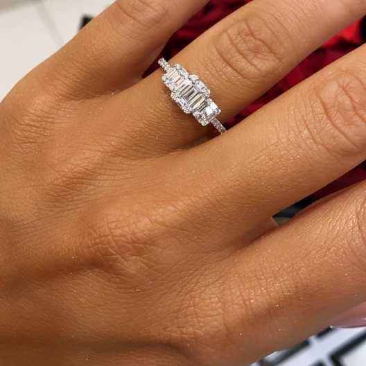 Pierścionek z diamentami z kolekcji Invisible