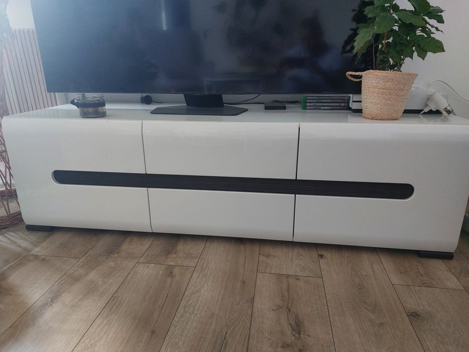 Szafka rtv pod telewizor