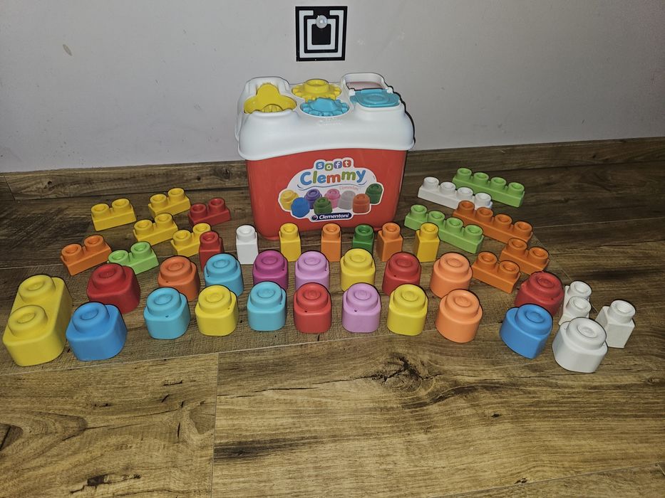 Sorter clementoni wiaderko + klocki