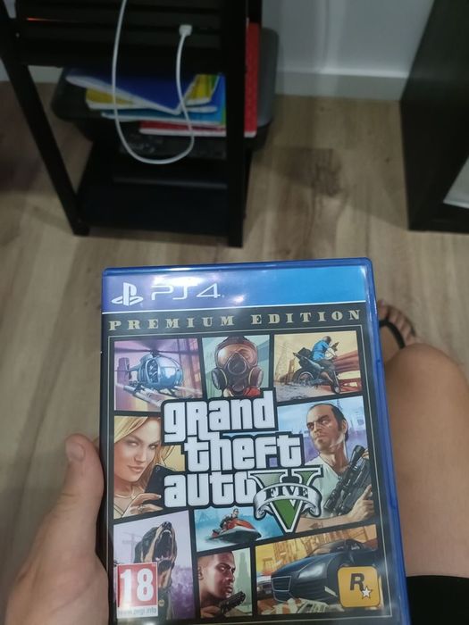 PS4 pro 1tb, FIFA 21 e 26 e GTA 5 premium edition