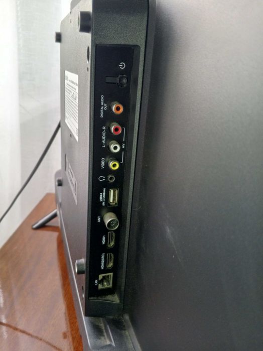 Smart TV Телевизор Bravis LED-32G5000 прекрасное состояние