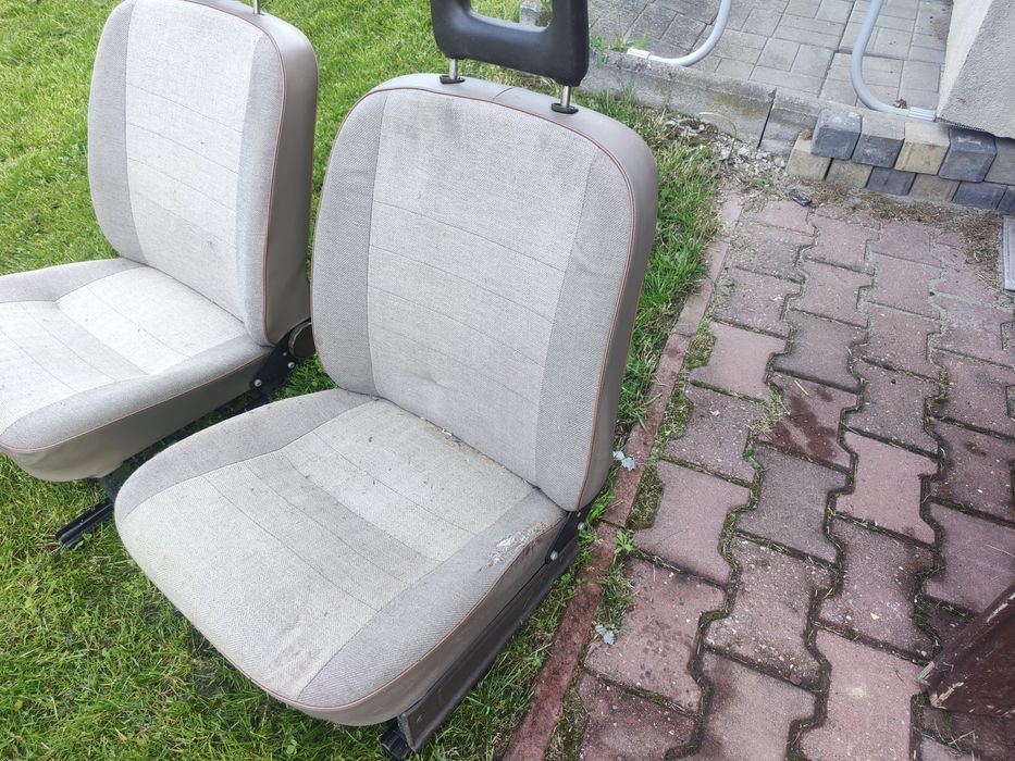 Fotele skoda favorit