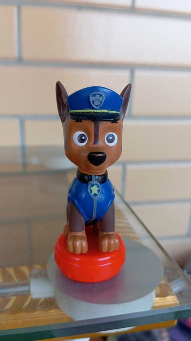 Various collectible figures64586295822082121