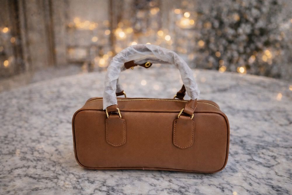 Елегантна жіноча сумка Miu Miu із натуральної телячої шкіри