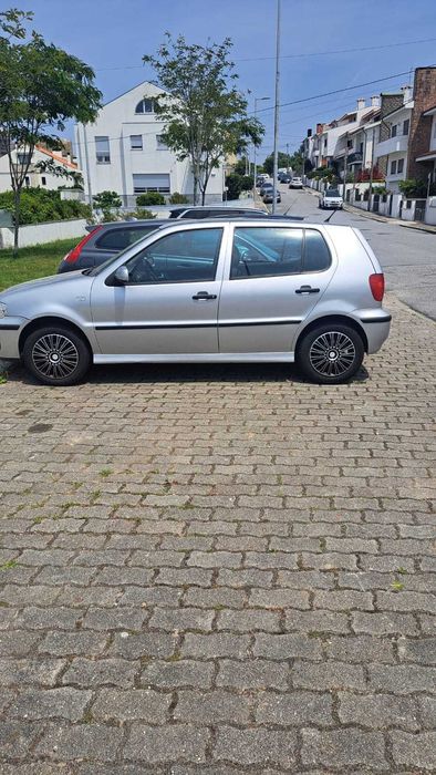 Vendo automóvel Volkswagen Polo 1.0 2001