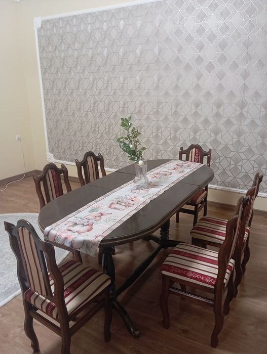 Стіл і 6 стільців