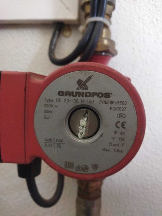 Caldeira Ferroli + 2 bombas Grundfos a funcionar + 1 tanque de águas