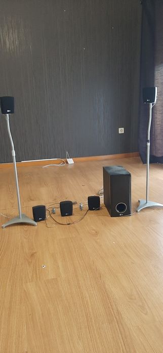 Home cinema LG completo com 2 tripés