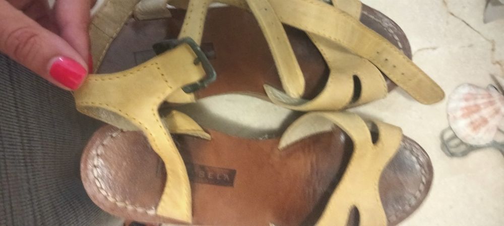 Sandálias mostarda 37 ilha bela