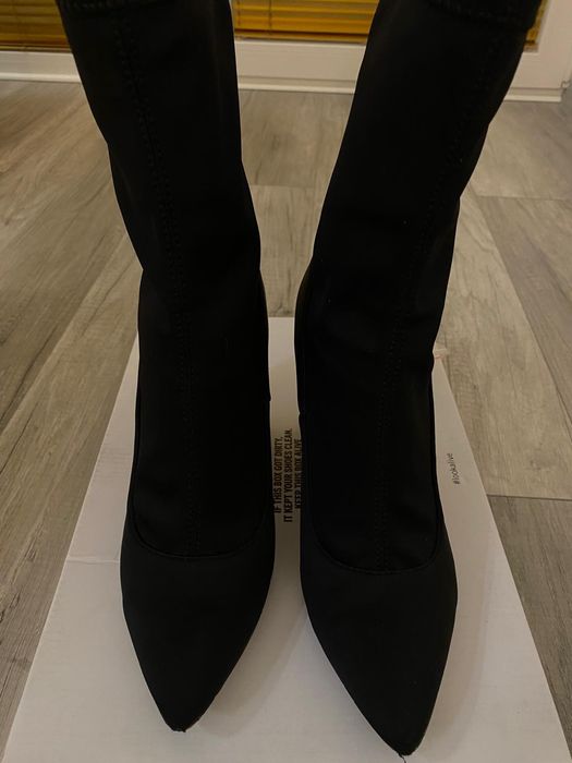 Trzewiki czarne na słupku Kazar