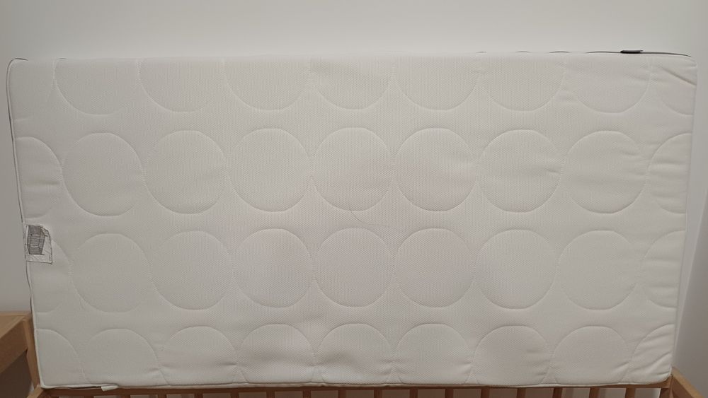 Berço + colchão + muda fraldas