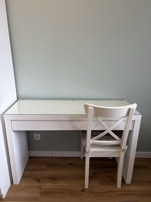 Toaletka Malm, krzesło Rosentorp IKEA
