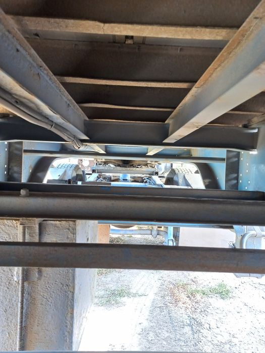 Напів-причіп контейнеровоз