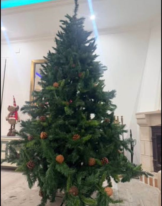 Árvore de Natal 210cm com pinhas