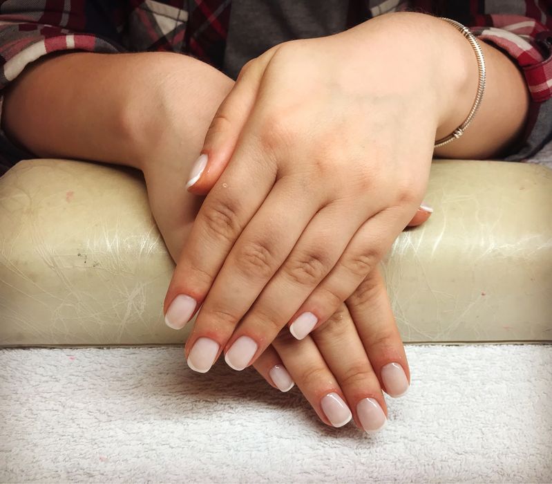 Unhas de gel e verniz gel (perto do ismai)