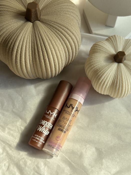 Korektor nyx cosmetics bare with me serum 05 Golden pomadka matowa smooth whip memory foam brązowa nude