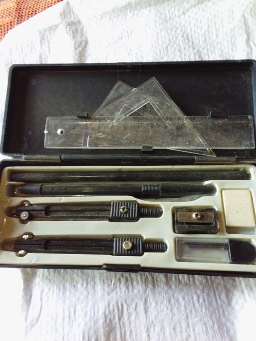 Гирки вагою 200 і 250грам, готувальня для креслення