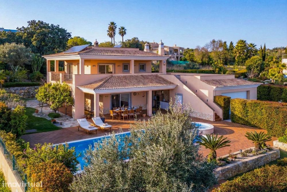 Moradia V4 com Piscina, Certificado Energético A e a Passos da Praia d