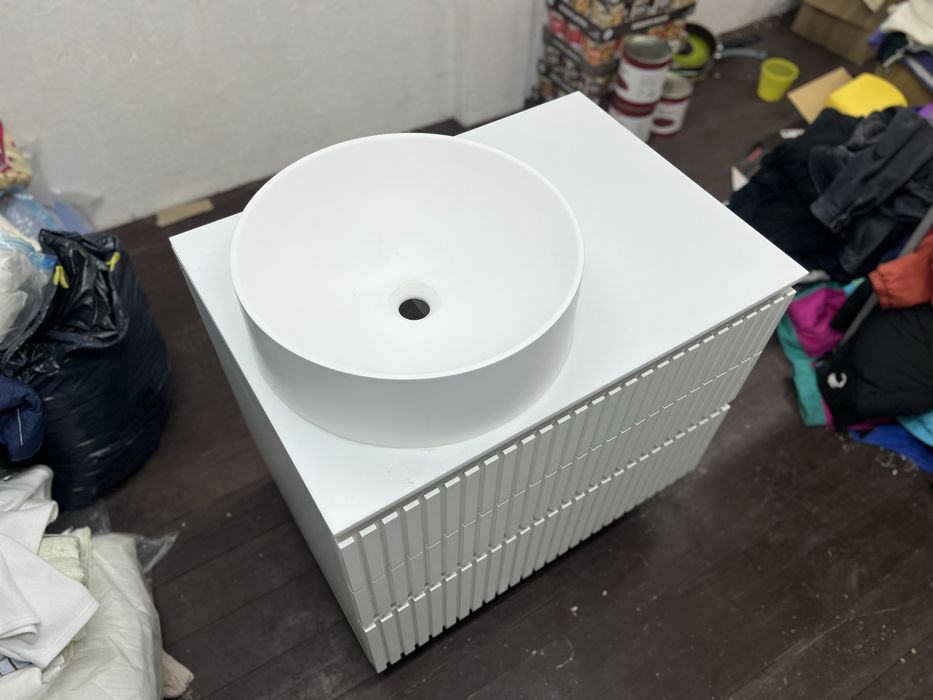 Тумба с умывальником чашей, акрыловый камень, фурнитура blum