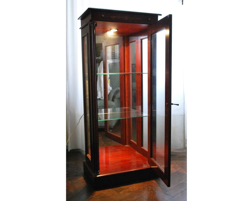 Móvel expositor / Vitrine de sala, com iluminação