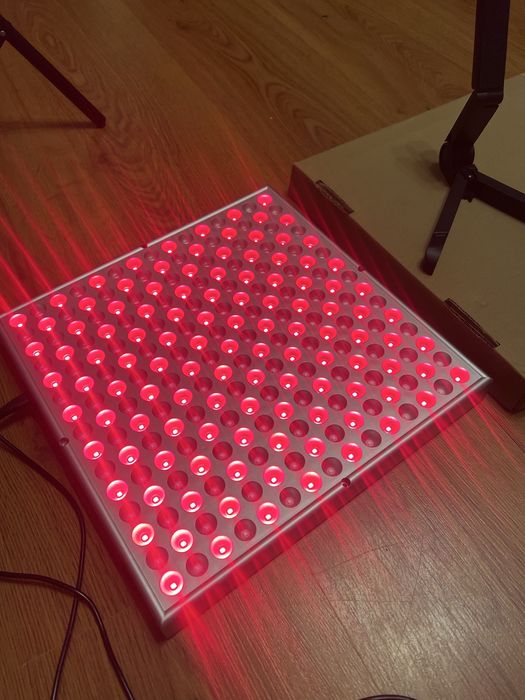 LED панель Red Light Therapy 660nm для світлотерапії та відновлення