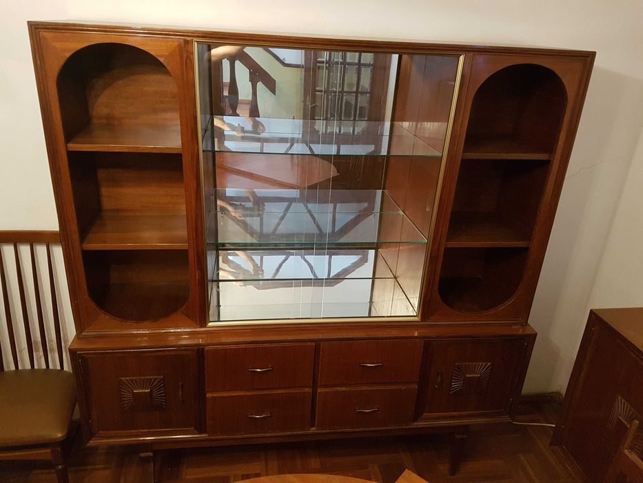 Mobília de Sala - Mesa Cadeiras Louceiro e Vitrine