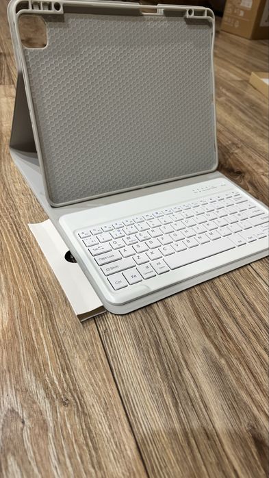 Чохол з клавіатурою  на iPad  Pro 12.9 дюймів